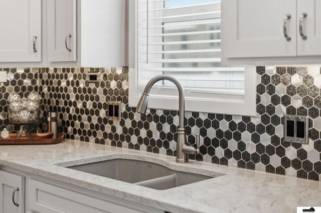 7441 Maxine Drive, Lincoln, NE 68516