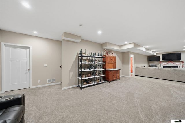 7441 Maxine Drive, Lincoln, NE 68516