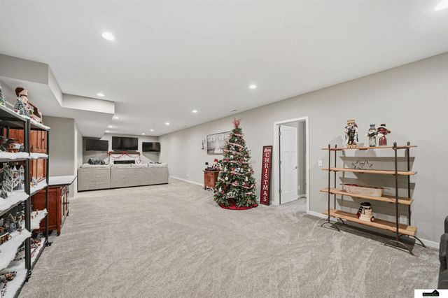 7441 Maxine Drive, Lincoln, NE 68516