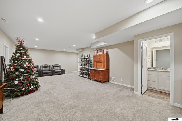 7441 Maxine Drive, Lincoln, NE 68516