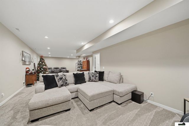 7441 Maxine Drive, Lincoln, NE 68516