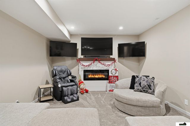 7441 Maxine Drive, Lincoln, NE 68516