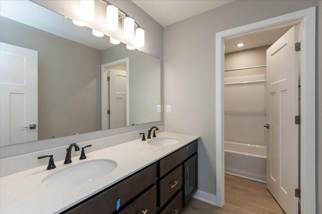 1327 Blueberry Cove, Grove City, OH 43123