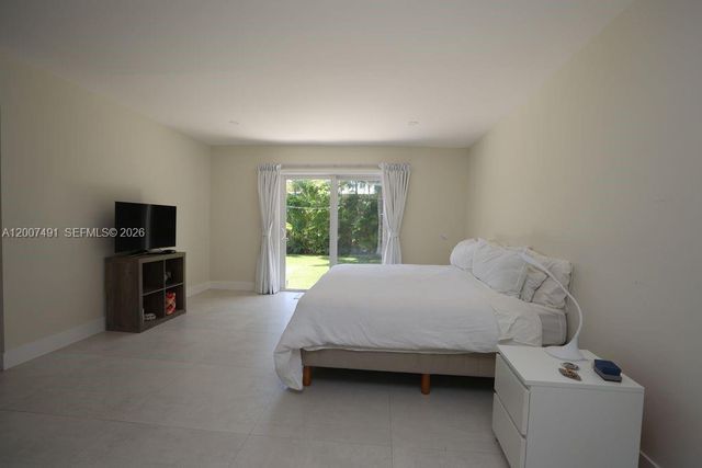 5620 Alton Rd, Miami Beach, FL 33140