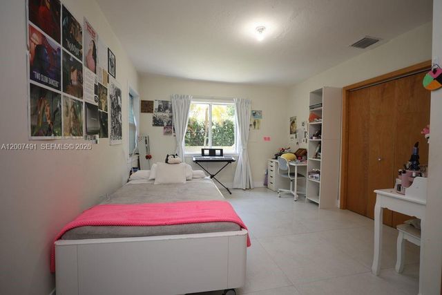 5620 Alton Rd, Miami Beach, FL 33140