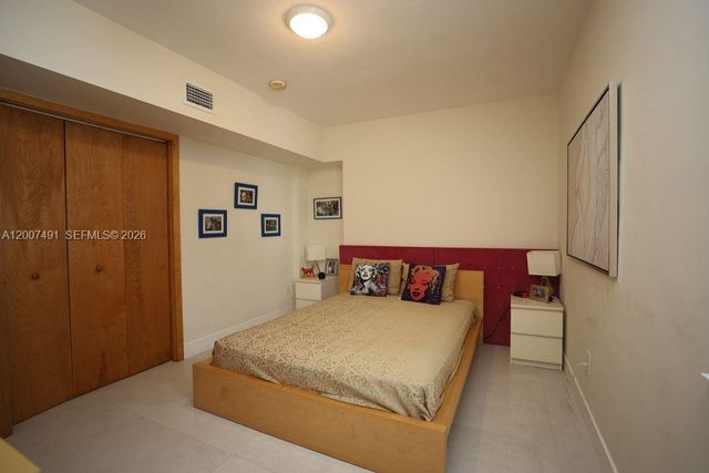 5620 Alton Rd, Miami Beach, FL 33140