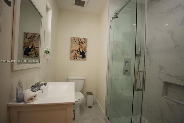 5620 Alton Rd, Miami Beach, FL 33140