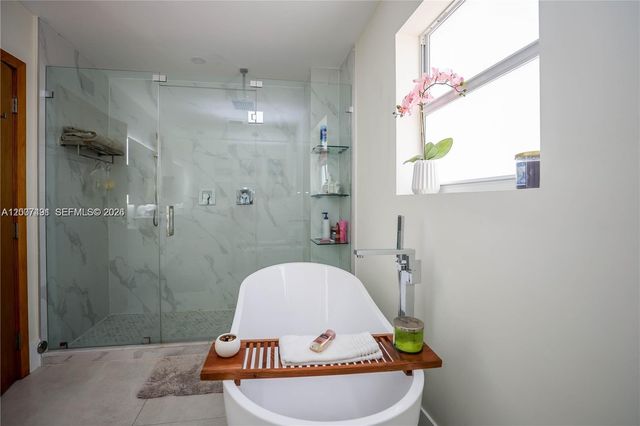 5620 Alton Rd, Miami Beach, FL 33140