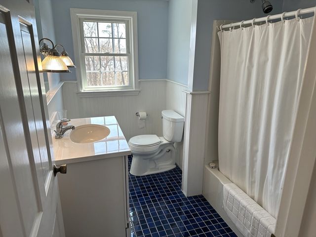 128 Eileen St, Yarmouth, MA 02675