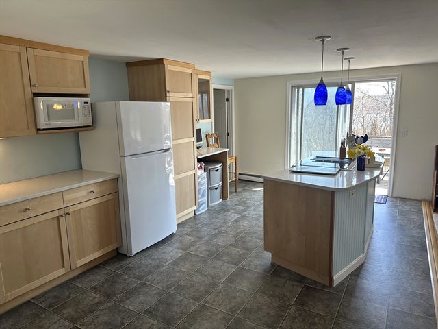 128 Eileen St, Yarmouth, MA 02675