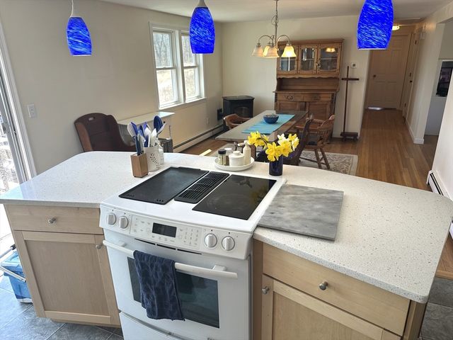 128 Eileen St, Yarmouth, MA 02675