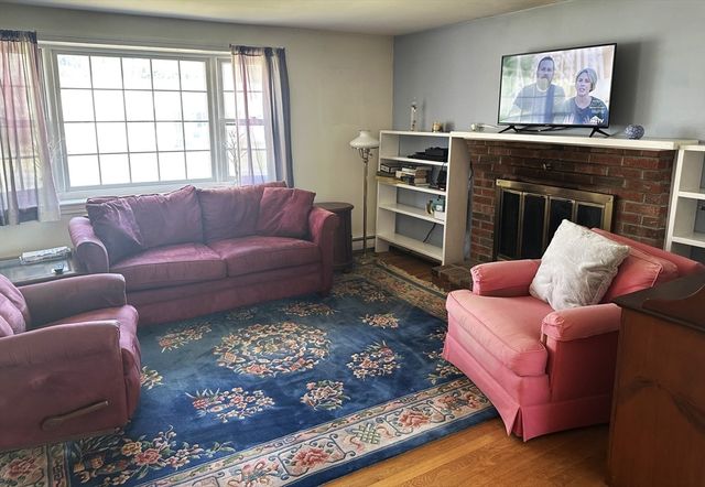 128 Eileen St, Yarmouth, MA 02675