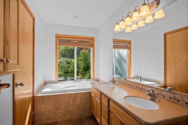 6305 Jenna Dr, Nine Mile Falls, WA 99026