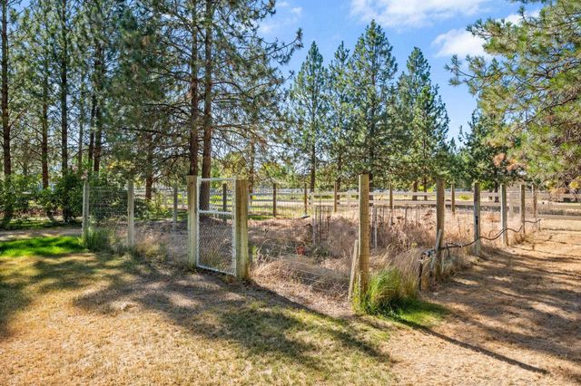 6305 Jenna Dr, Nine Mile Falls, WA 99026