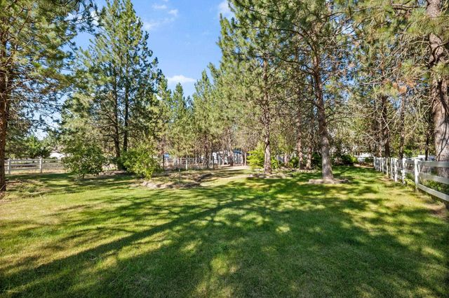 6305 Jenna Dr, Nine Mile Falls, WA 99026