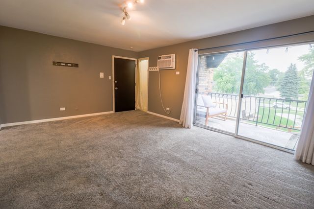7314 Blackstone Avenue 30, Justice, IL 60458