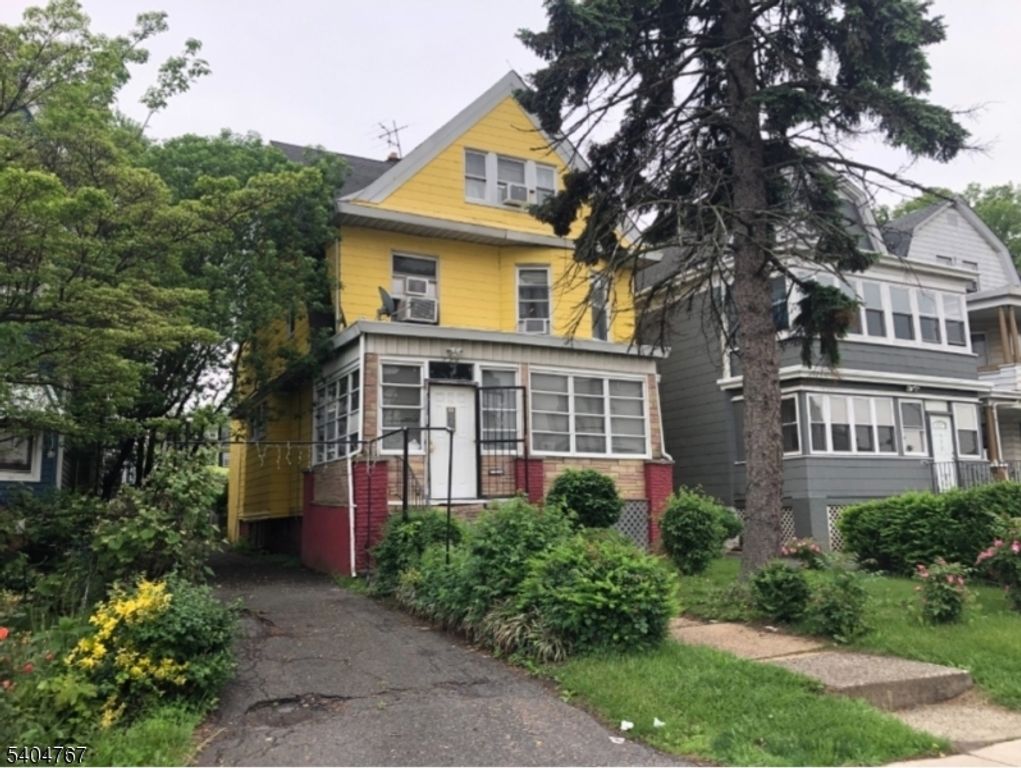 120 S Oraton Pkwy, East Orange City, NJ 07018