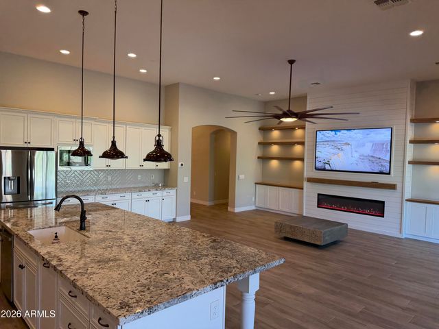 1966 E INDIAN WELLS Drive, Gilbert, AZ 85298