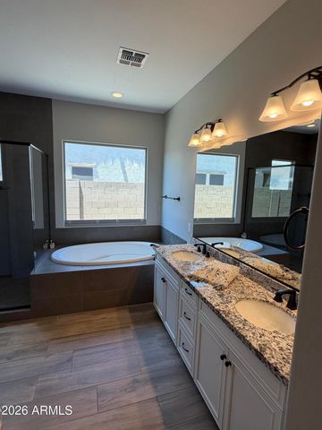 1966 E INDIAN WELLS Drive, Gilbert, AZ 85298