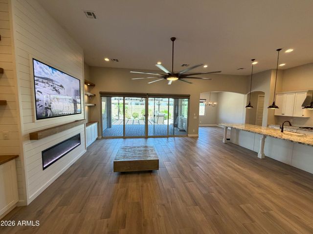 1966 E INDIAN WELLS Drive, Gilbert, AZ 85298