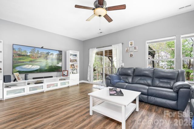 520 E Iredell Avenue, Mooresville, NC 28115