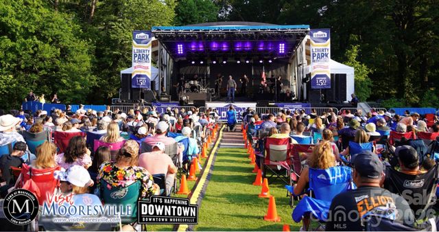 520 E Iredell Avenue, Mooresville, NC 28115