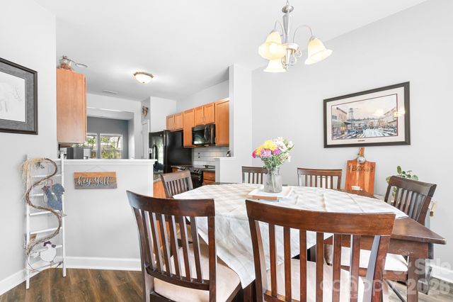 520 E Iredell Avenue, Mooresville, NC 28115