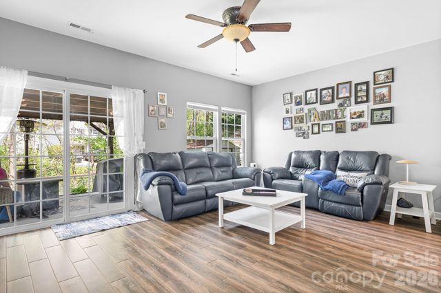 520 E Iredell Avenue, Mooresville, NC 28115