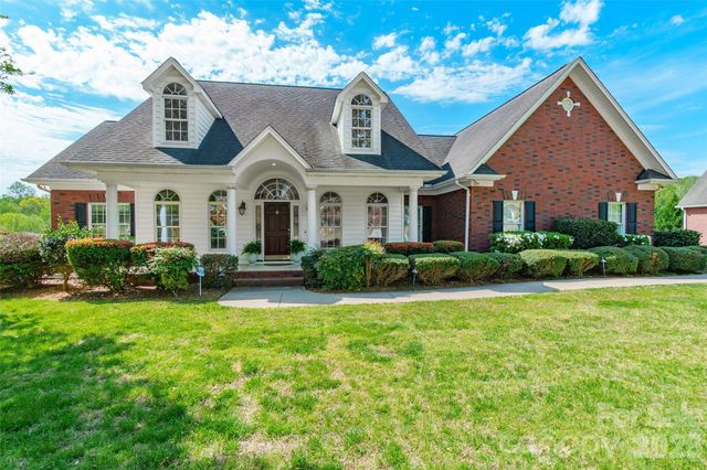 122 Upper Oak Drive, Statesville, NC 28625