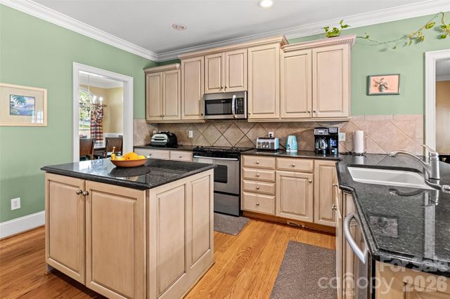 122 Upper Oak Drive, Statesville, NC 28625