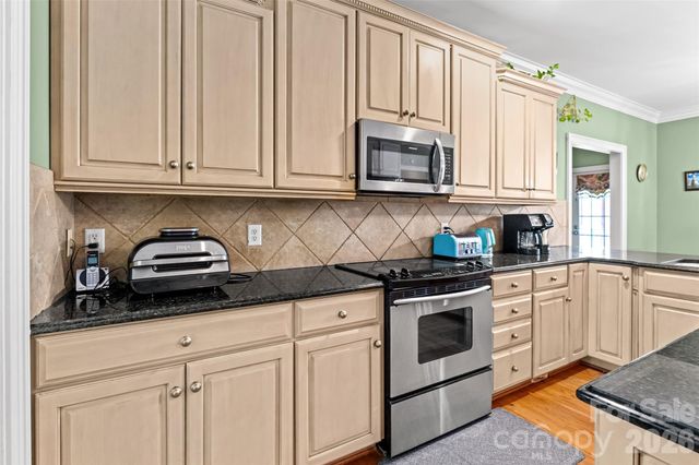 122 Upper Oak Drive, Statesville, NC 28625