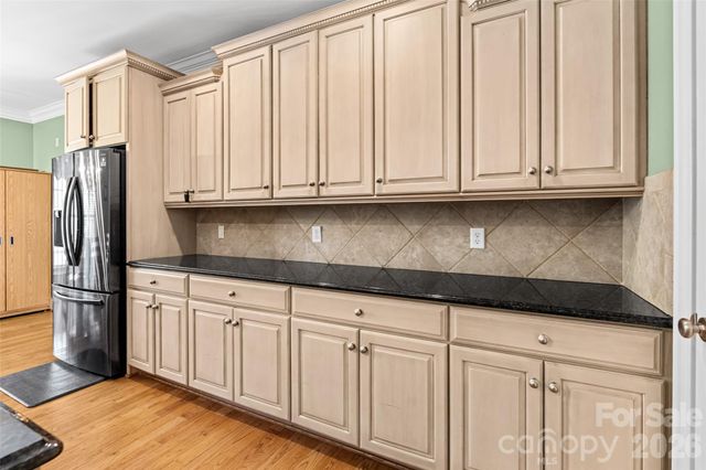 122 Upper Oak Drive, Statesville, NC 28625