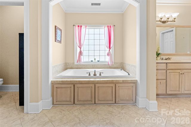 122 Upper Oak Drive, Statesville, NC 28625