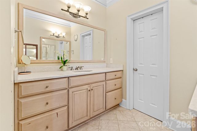 122 Upper Oak Drive, Statesville, NC 28625