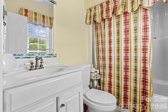 122 Upper Oak Drive, Statesville, NC 28625