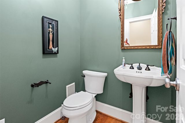 122 Upper Oak Drive, Statesville, NC 28625