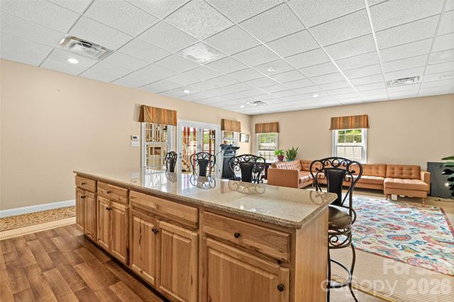 122 Upper Oak Drive, Statesville, NC 28625