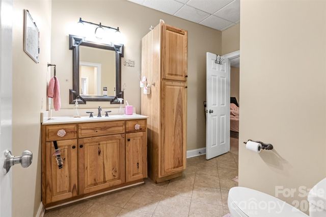 122 Upper Oak Drive, Statesville, NC 28625