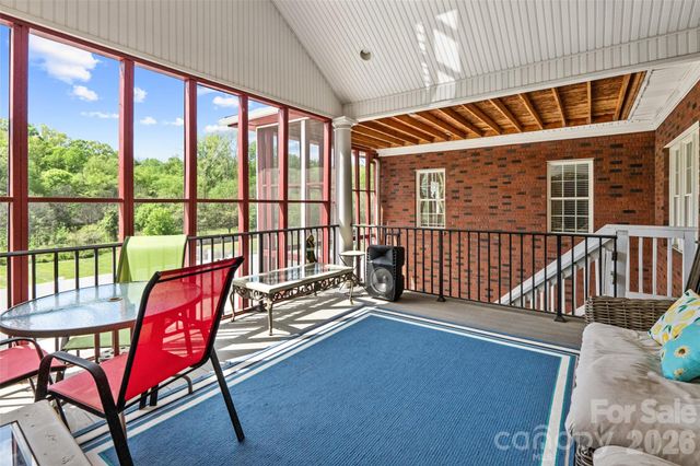 122 Upper Oak Drive, Statesville, NC 28625