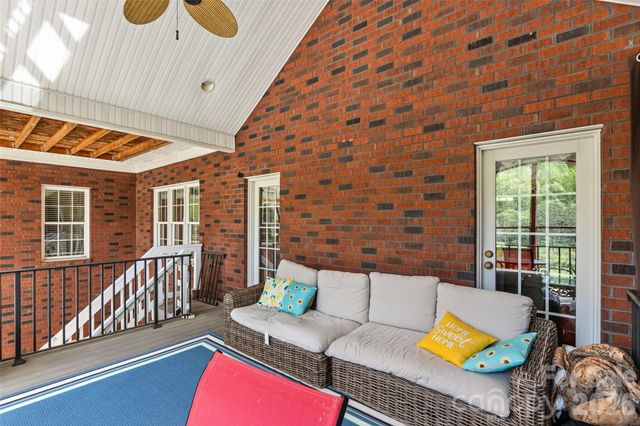 122 Upper Oak Drive, Statesville, NC 28625