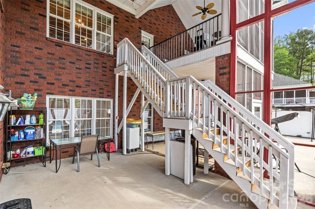 122 Upper Oak Drive, Statesville, NC 28625