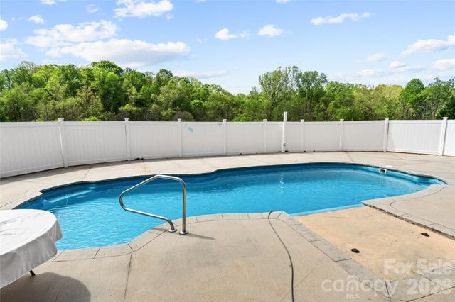 122 Upper Oak Drive, Statesville, NC 28625
