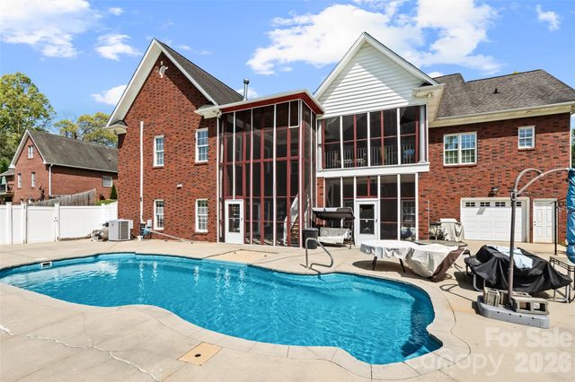 122 Upper Oak Drive, Statesville, NC 28625