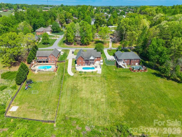 122 Upper Oak Drive, Statesville, NC 28625