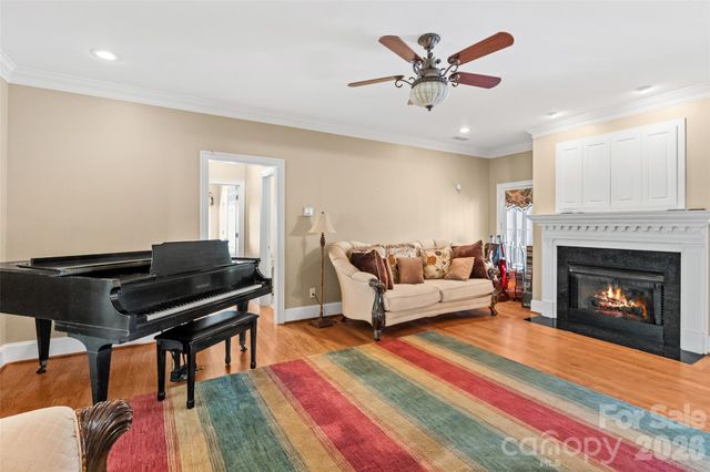 122 Upper Oak Drive, Statesville, NC 28625