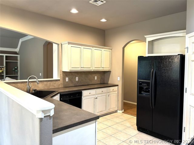 3301 W Atlanta Court, Broken Arrow, OK 74012