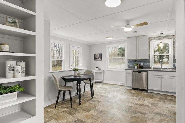 5643 Lacy Road, Fitchburg, WI 53711