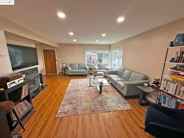 3025 Partridge Ave, Oakland, CA 94605