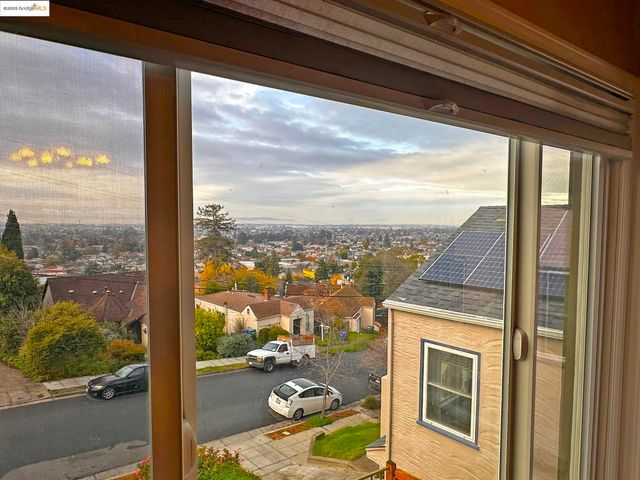 3025 Partridge Ave, Oakland, CA 94605