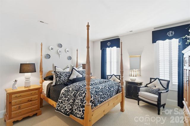 9910 Triple Oak Road, Charlotte, NC 28277